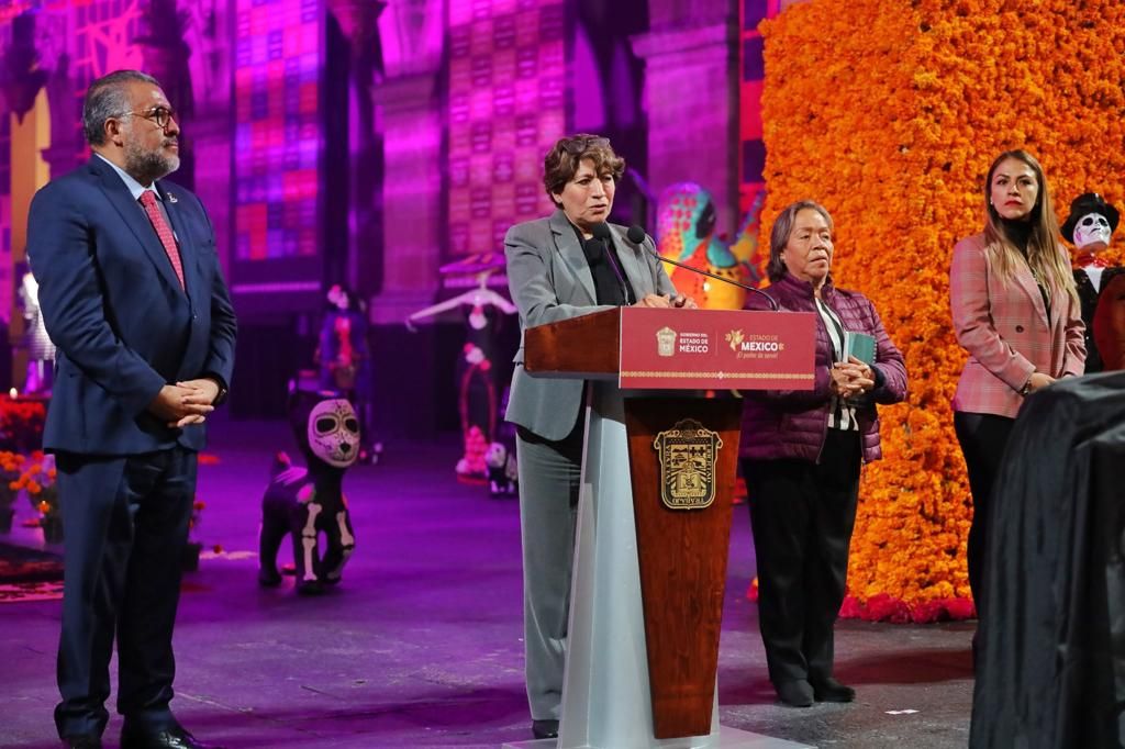 La Gobernadora Delfina Gómez invita a las familias mexiquenses a visitar la Ofrenda Monumental de Día de Muertos en Palacio de Gobierno