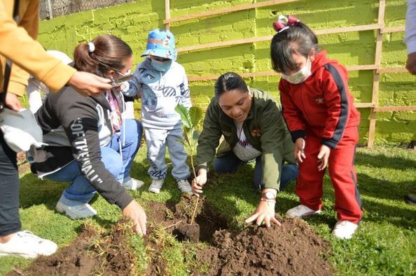 La Niñez Mexiquense se Suma al Cuidado del Medio Ambiente Plantando 500 Arboles Frutales