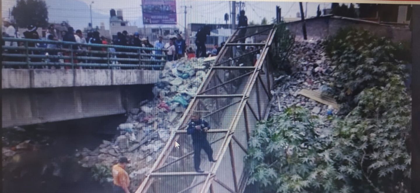 Se derrumba puente en límites de Neza y Chimalhuacán; hay 13 heridos