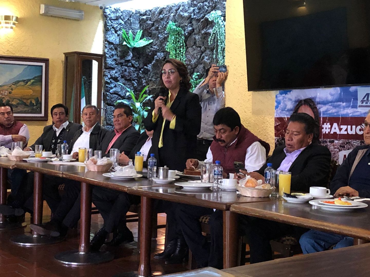 Transportistas se pronuncian a favor de Azucena Cisneros 
para que encabece la coodinación de la 4T en Ecatepec