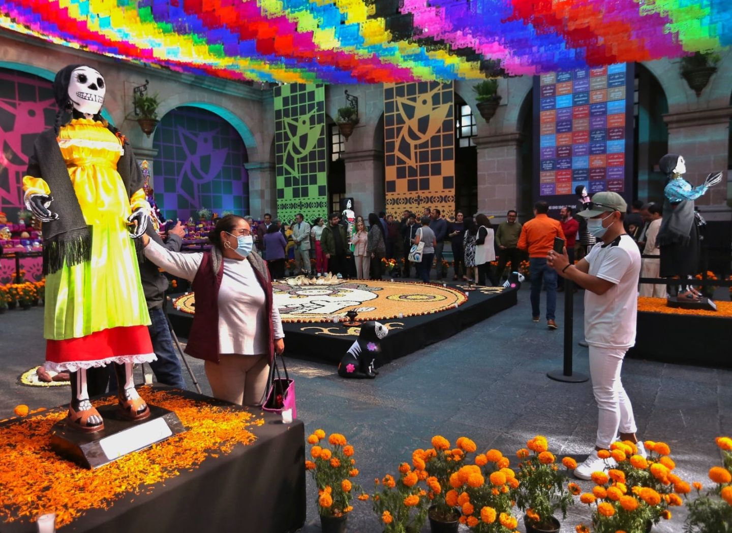 Más de 8 mil Personas han Visitado la Ofrenda
Monumental de Día de Muertos en Palacio de Gobierno