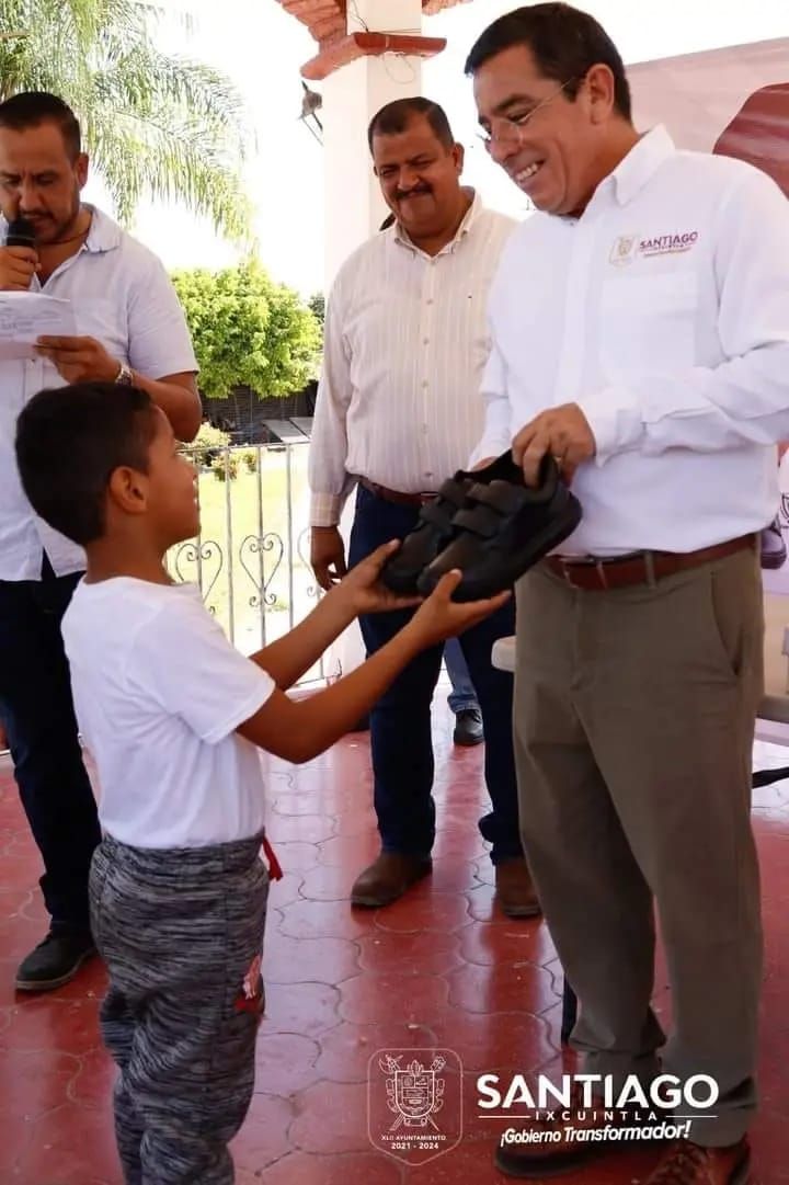  Empezó la entrega de 10 mil pares de zapatos en Santiago: Eduardo Lugo