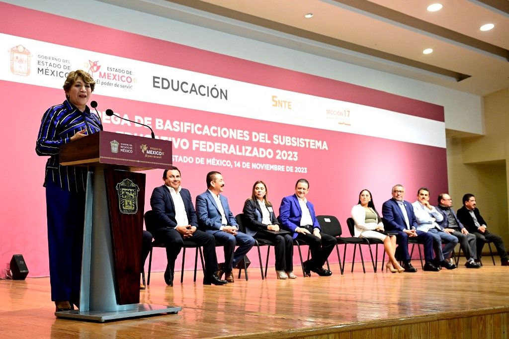 ’Y vamos por más’; Gobernadora Delfina Gómez basifica a 4 mil docentes en primeros dos meses de administración