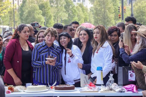 Mexiquenses Sorprenden a la Gobernadora Delfina Gómez con festejo previo a su cumpleaños