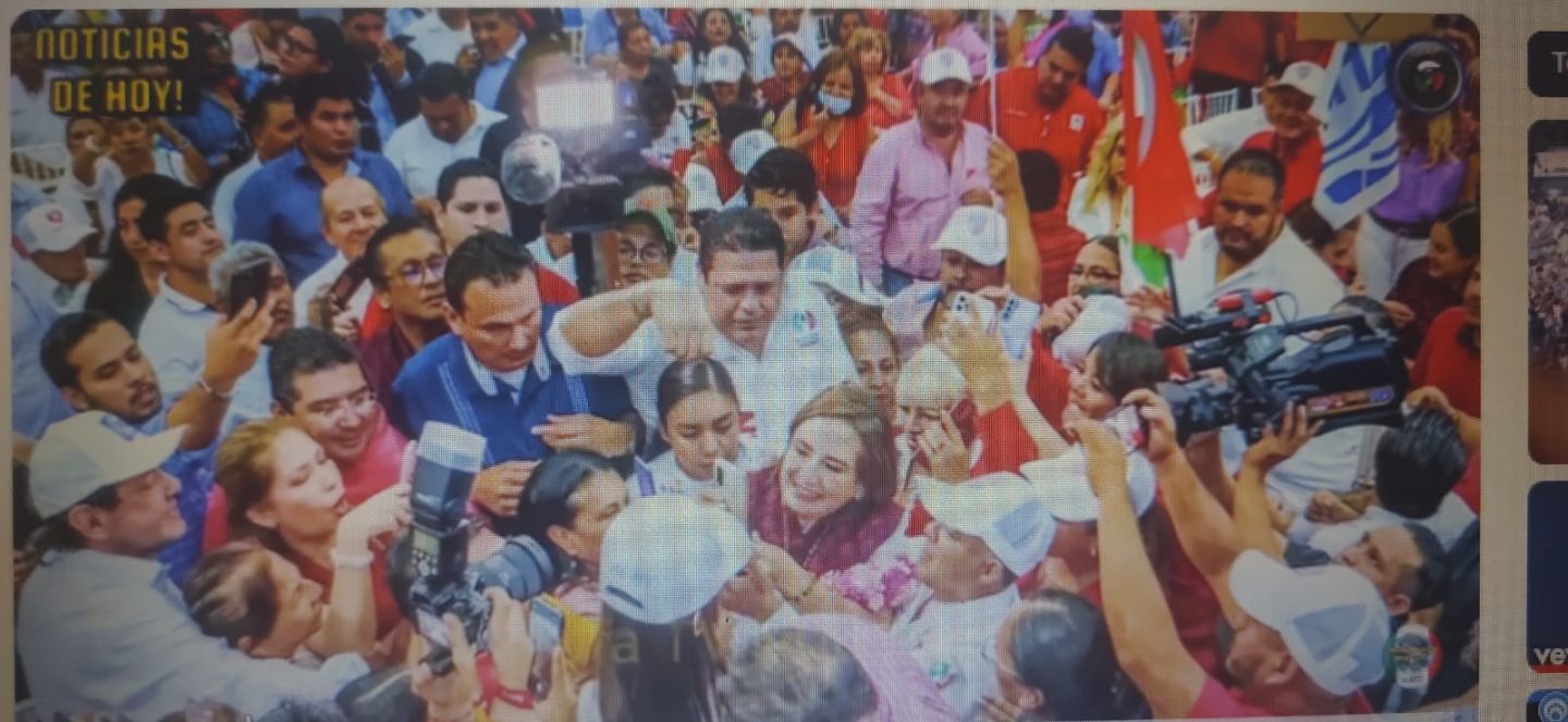 Xóchitl Gálvez recibe bastón de mando de pueblos indígenas de Chiapas