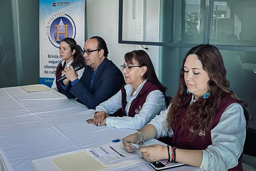 Entrega SECTURH  registros y certificaciones a guías de turistas en Hidalgo 
