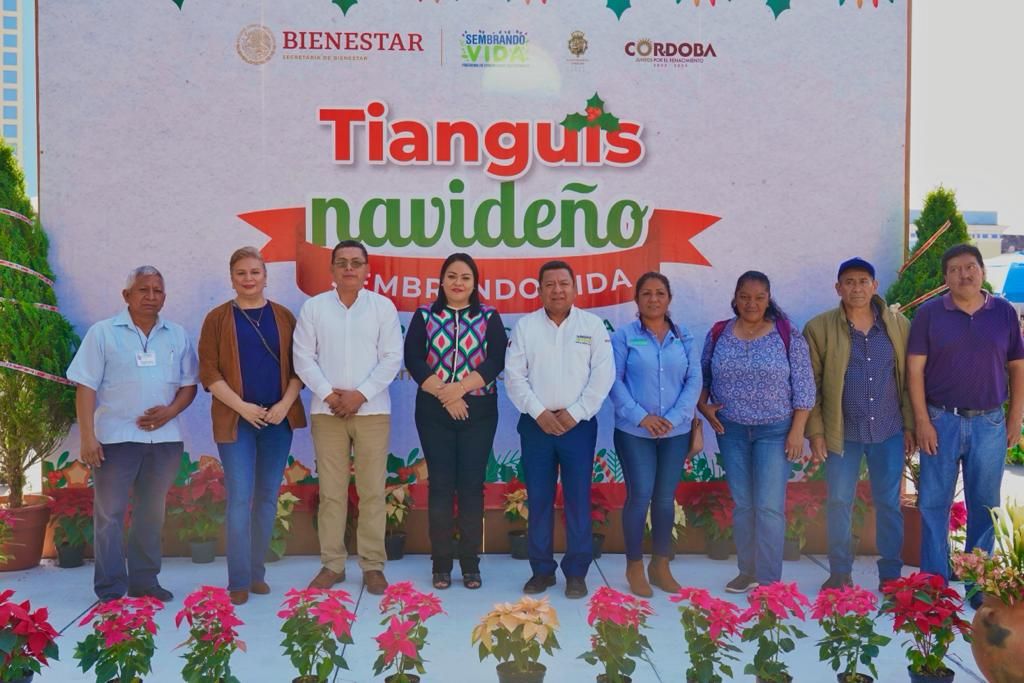 Inauguran autoridades ’Tianguis Navideño’, con productos del campo; participan 220 productores