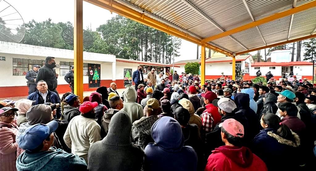 Delfina Gómez visita a pobladores de Texcaltitlán para escuchar sus demandas 