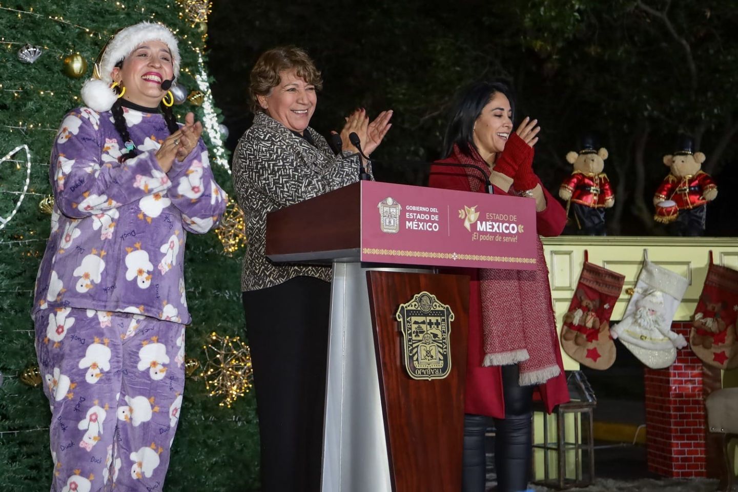 Asiste la Gobernadora Delfina Gómez al
Encendido del Arbol de Navidad del DIFEM