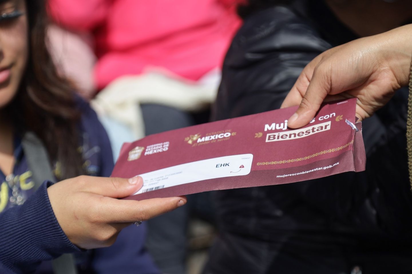 400 mil beneficiarias de la tarjeta ’mujeres con bienestar’ tendrán su primer depósito el 21 de diciembre: Gobernadora Delfina Gómez