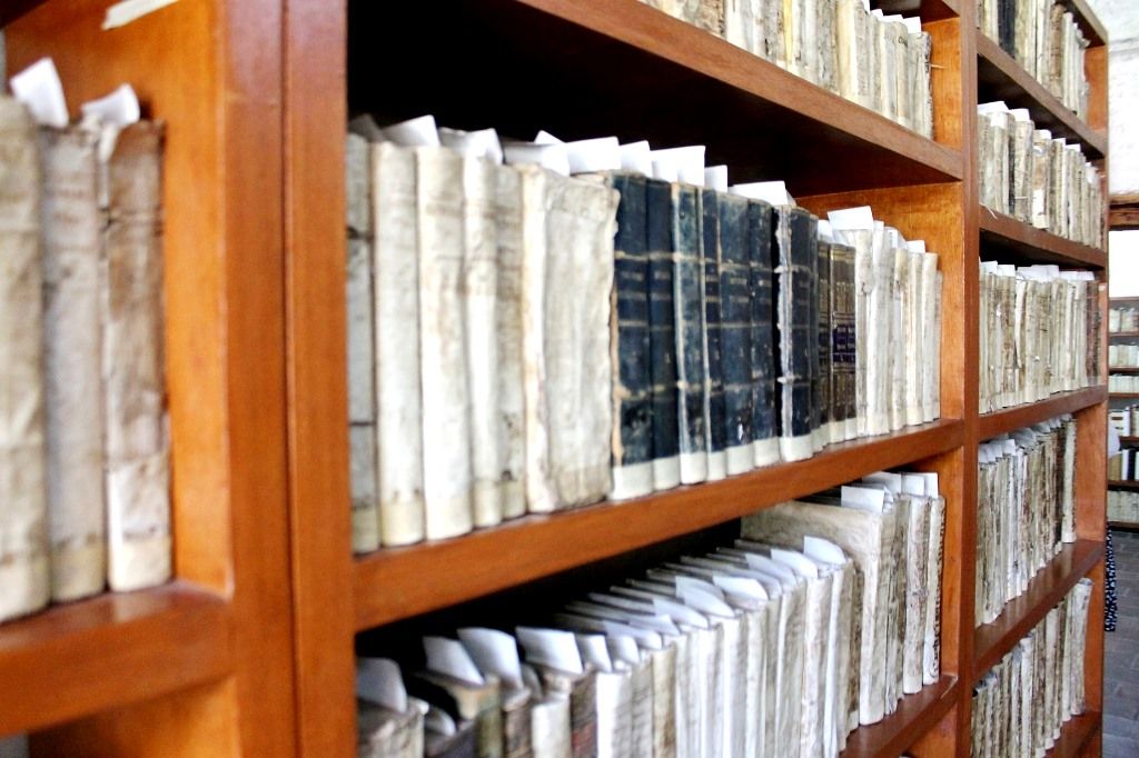 La Biblioteca Conventual del Museo Virreinal en Zinacantepec ofrece un viaje a los siglos XVI al XVIII a través de los libros que resguarda
