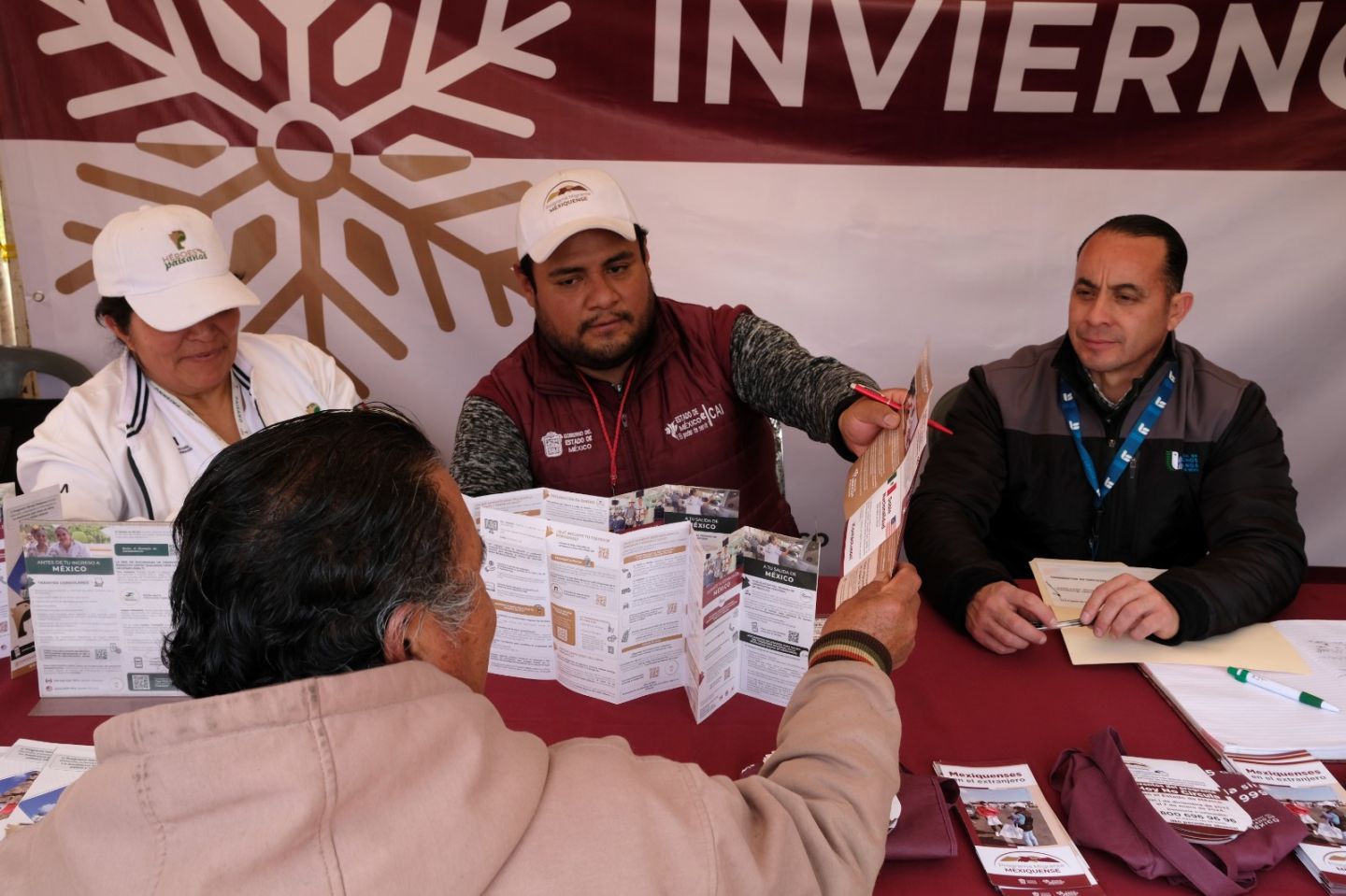 Gobierno del Estado de México brinda apoyo a connacionales que visitan la entidad
