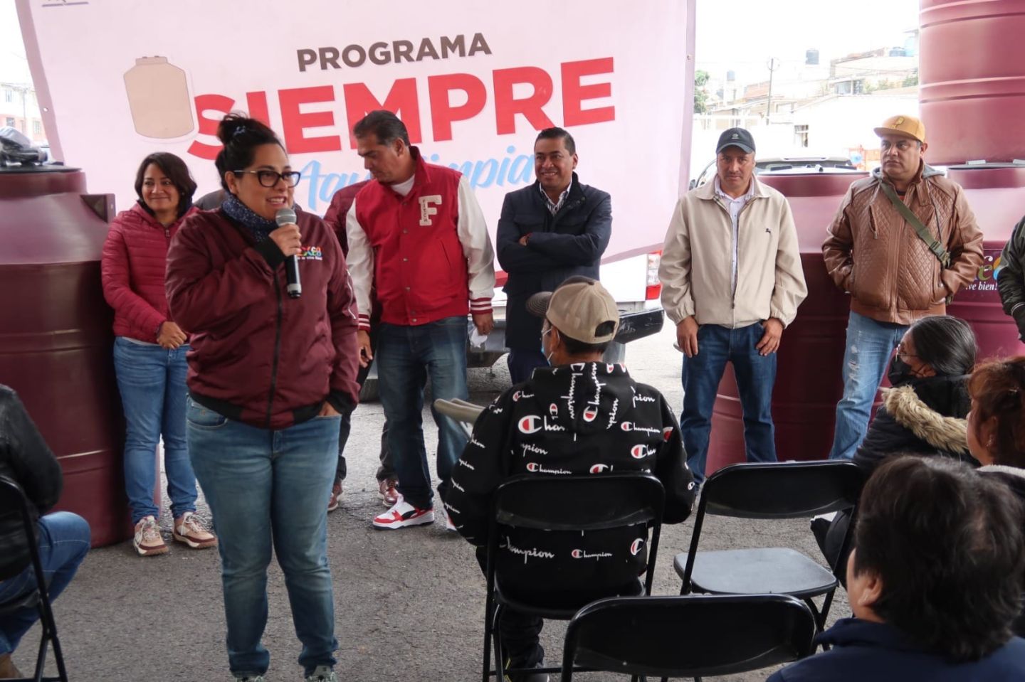 Arrancan Programas Siempre por el Bienestar
de Texcoco con la Entrega de Tinacos
