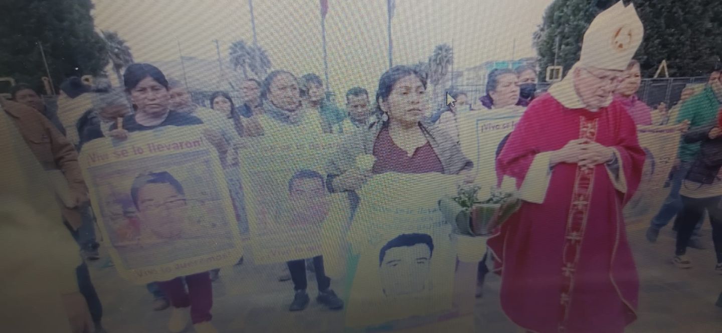 Familiares de los 43 normalistas de Ayotzinapa acudieron a la Basílica de Guadalupe  exigen justicia