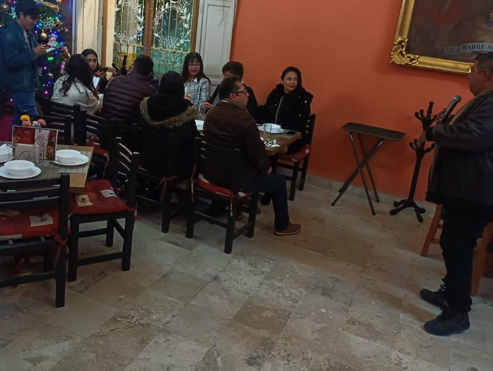 Comensales recibieron el año nuevo en restaurante ’La Galería’ en Texcoco