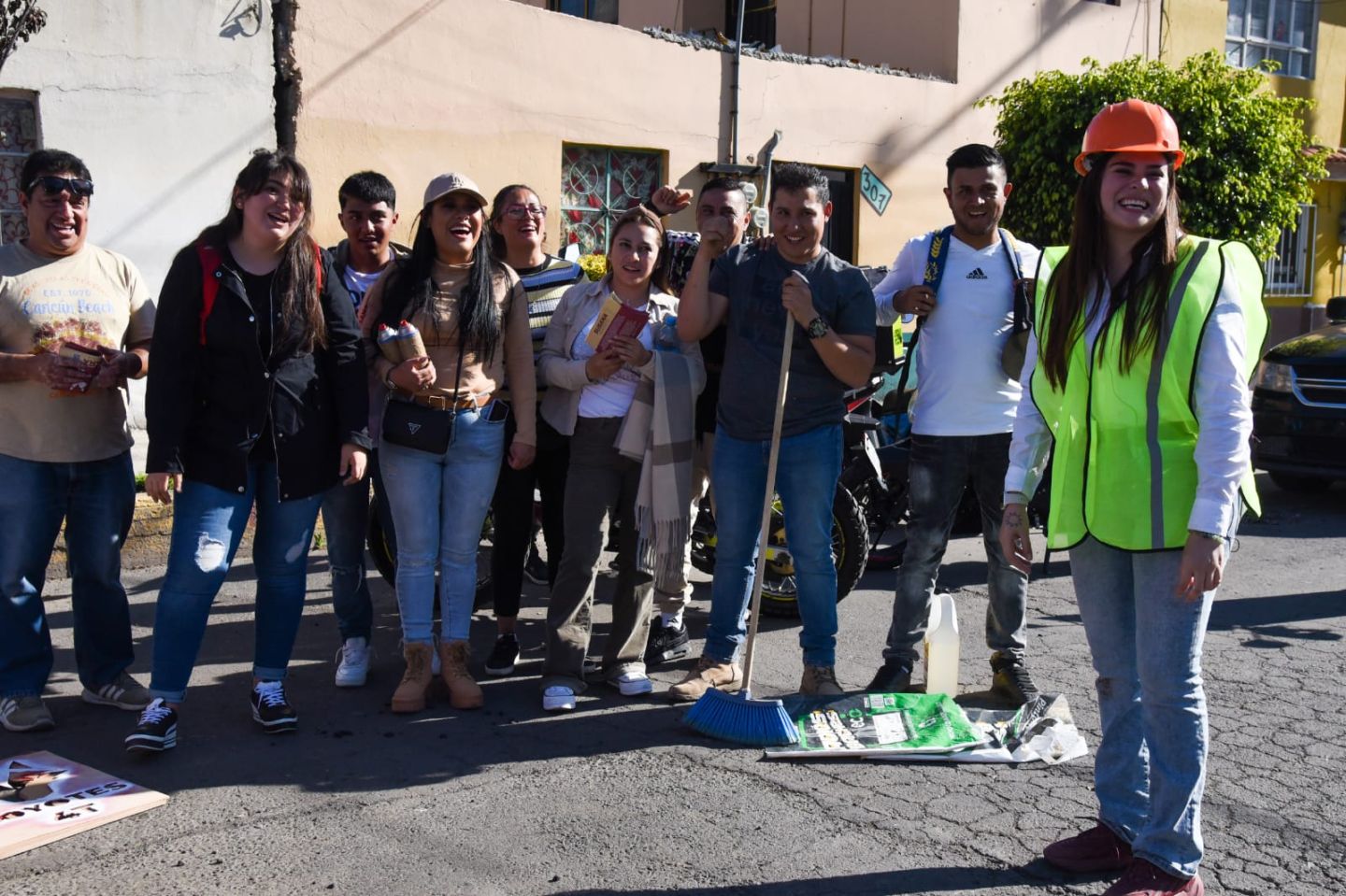 Desafío de Susana Estrada, reparar más de 100 baches al día en Nezahualcóyotl 