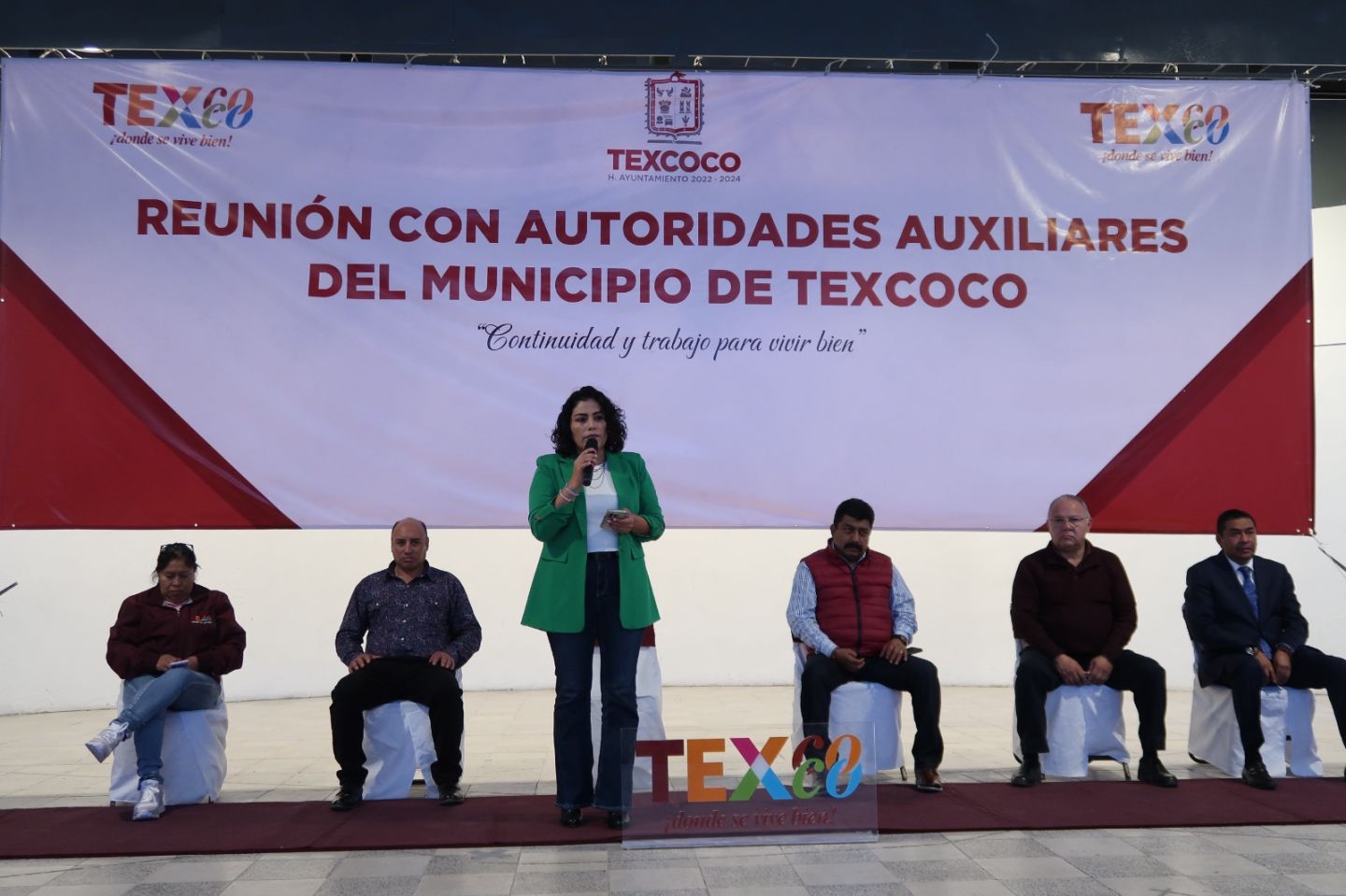 Presentan a la alcaldesa Elizabeth Terrazas con delegados de las 60 comunidades de Texcoco