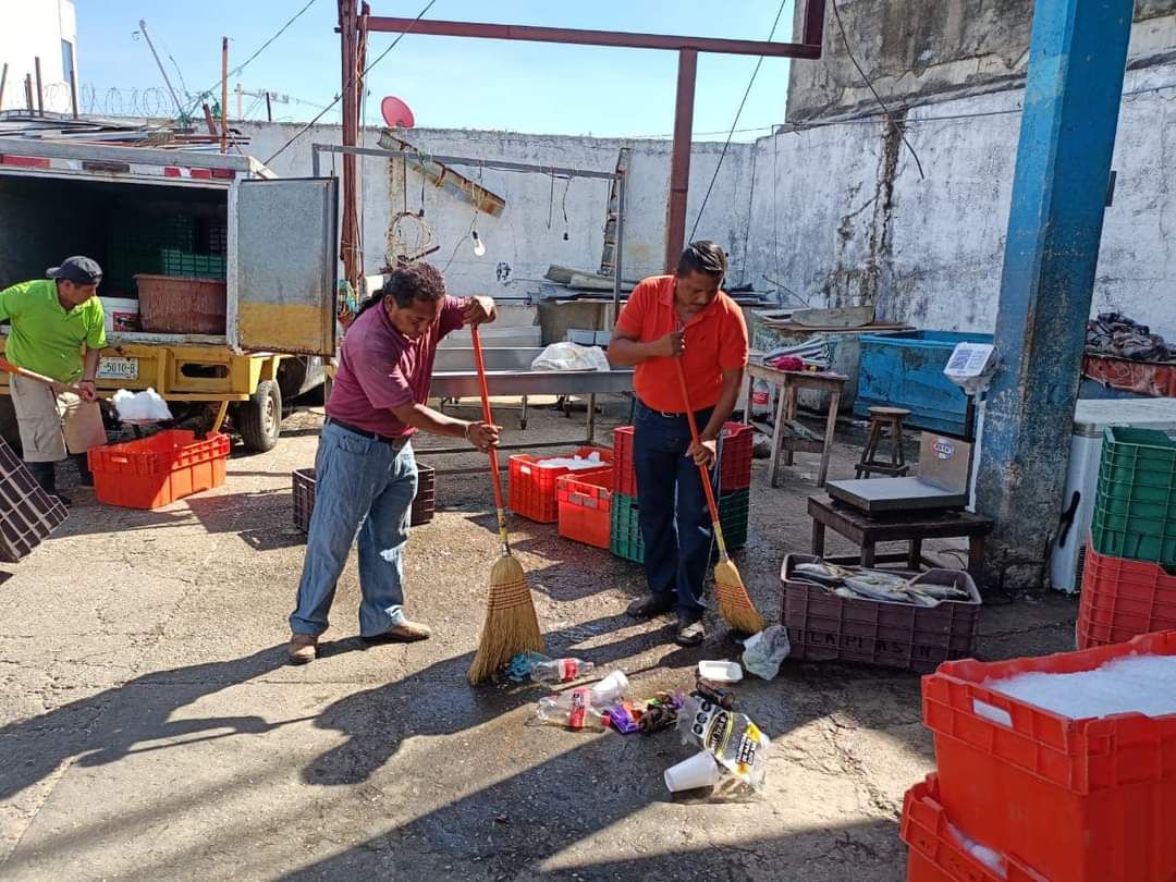 Implementa gobierno de Acapulco labores de limpieza en mercados y centros de abastos