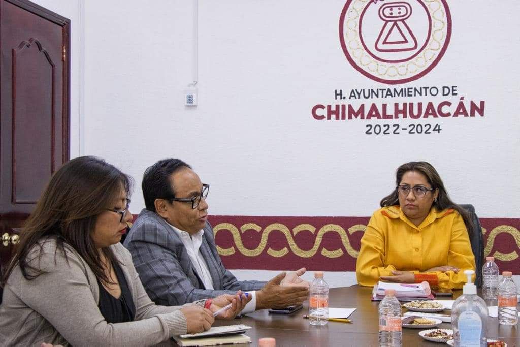 La Presidenta de Chimalhuacán Revisa Diversos Temas con Representantes de los Gobiernos Federal  Estatal 
