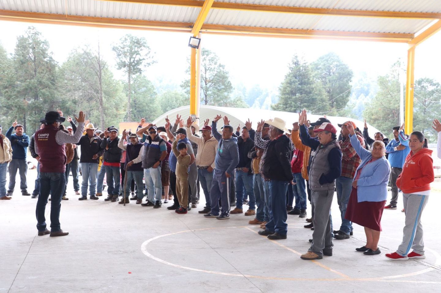 Apoya Gobernadora Delfina Gómez a más de mil
400 Productores del Campo en Texcaltitlan
