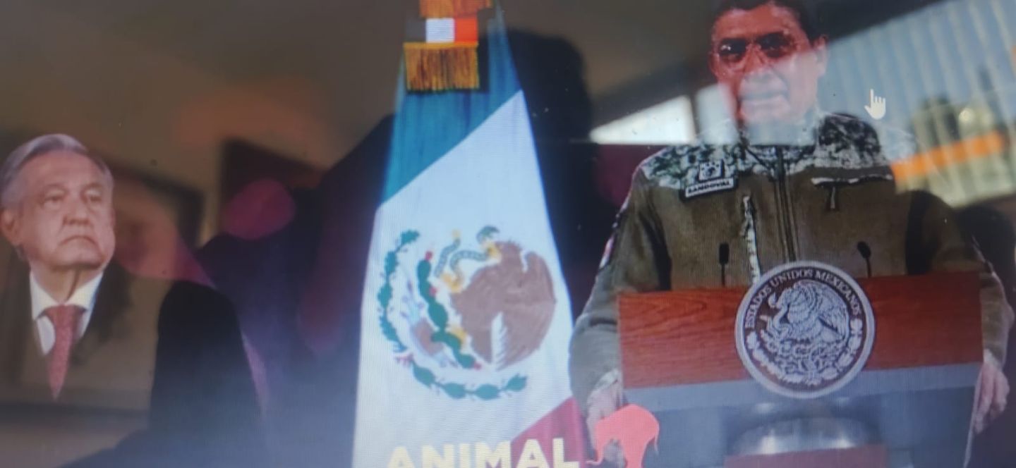 AMLO elogia al ejército en medio de polémica por Ayotzinapa: