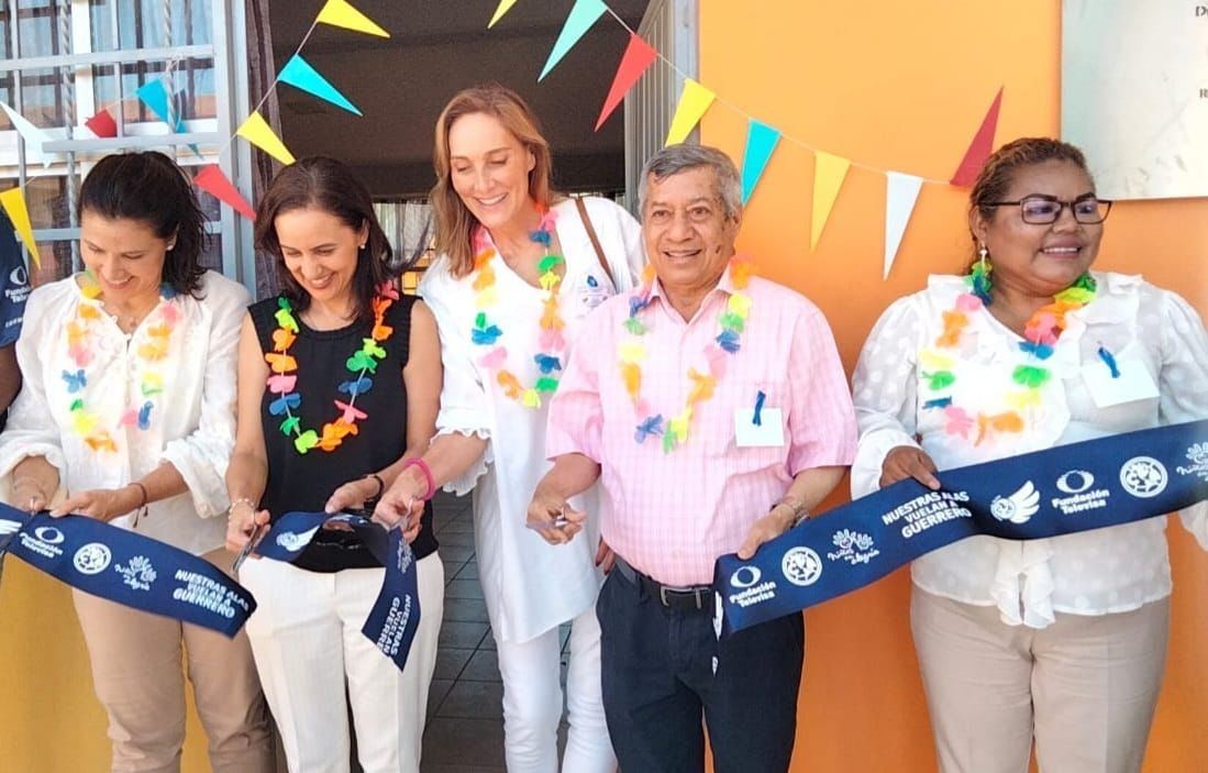 Titular de la SEG y representantes de fundaciones, inauguran aulas en escuelas de Acapulco y Coyuca de Benítez