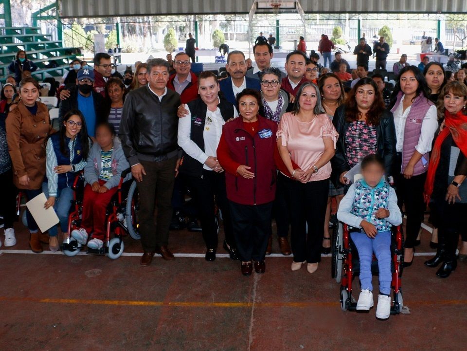 Preside Ayuntamiento de Teotihuacán entrega regional de ayudas funcionales