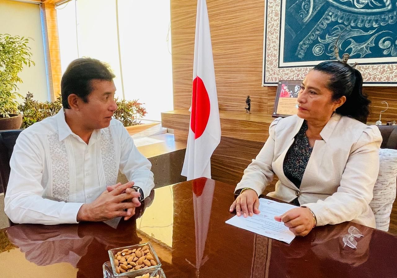 Se reúne Abelina López con el embajador extraordinario y plenipotenciario de Japón, Noriteru Fukushima

