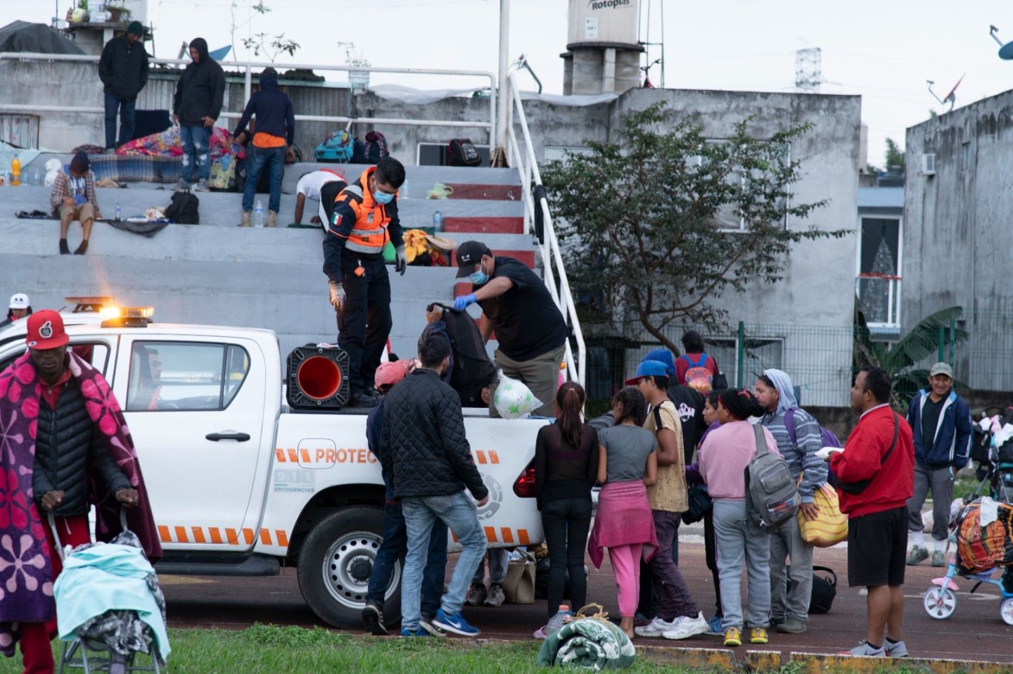 Atiende Ayuntamiento de Córdoba a caravana de migrantes