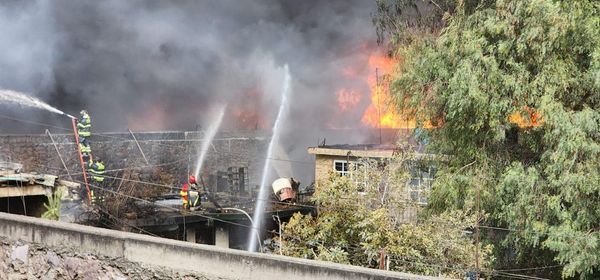 Bomberos del Municipio de la Paz Apoyan en Incendio en la zona limítrofe de Valle de Chalco