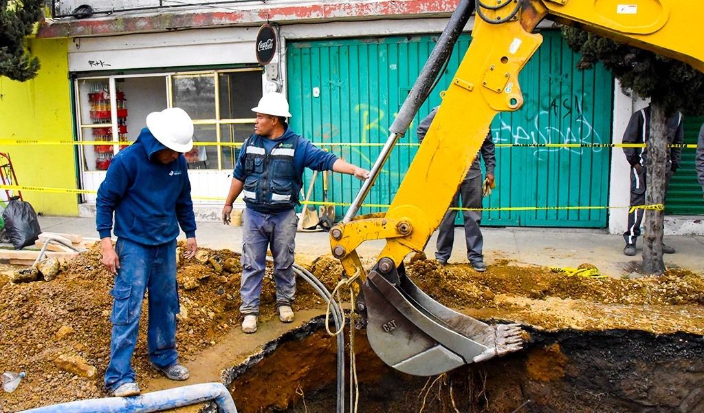 La Secretaría del Agua atiende fuga en  Toluca