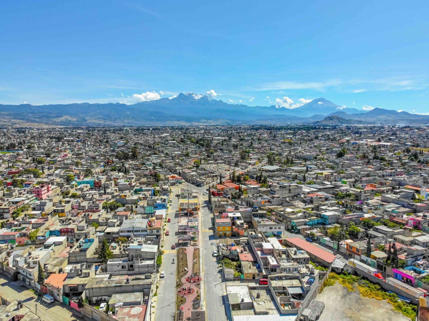 Impulsa Infonavit ciudades armónicas que garantizan  bienestar de familias mexiquenses 