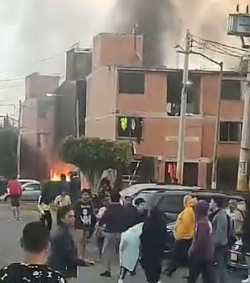Protección Civil y Bomberos coordinados con policías municipales de Los Reyes; intervinieron en la Unidad Habitacional Tepozanes tras explosión por gas butano