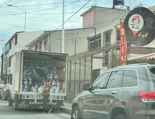 En La Oficina del Exdiputado Alejandro Viedma ya Descargan Las Despensas para la Compra del Voto en Texcoco 
