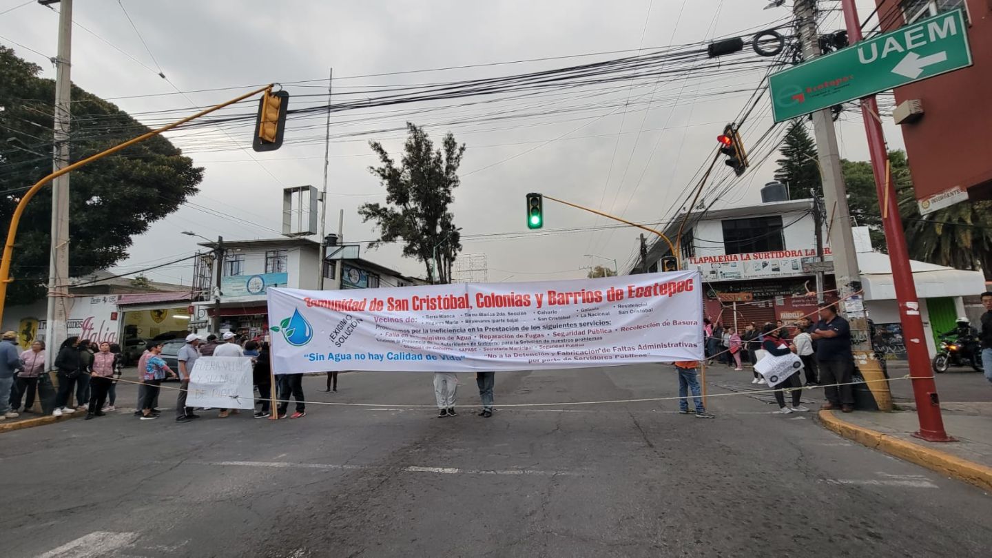 Como siempre los habitantes de Ecatepec sin agua se manifiestan en calles