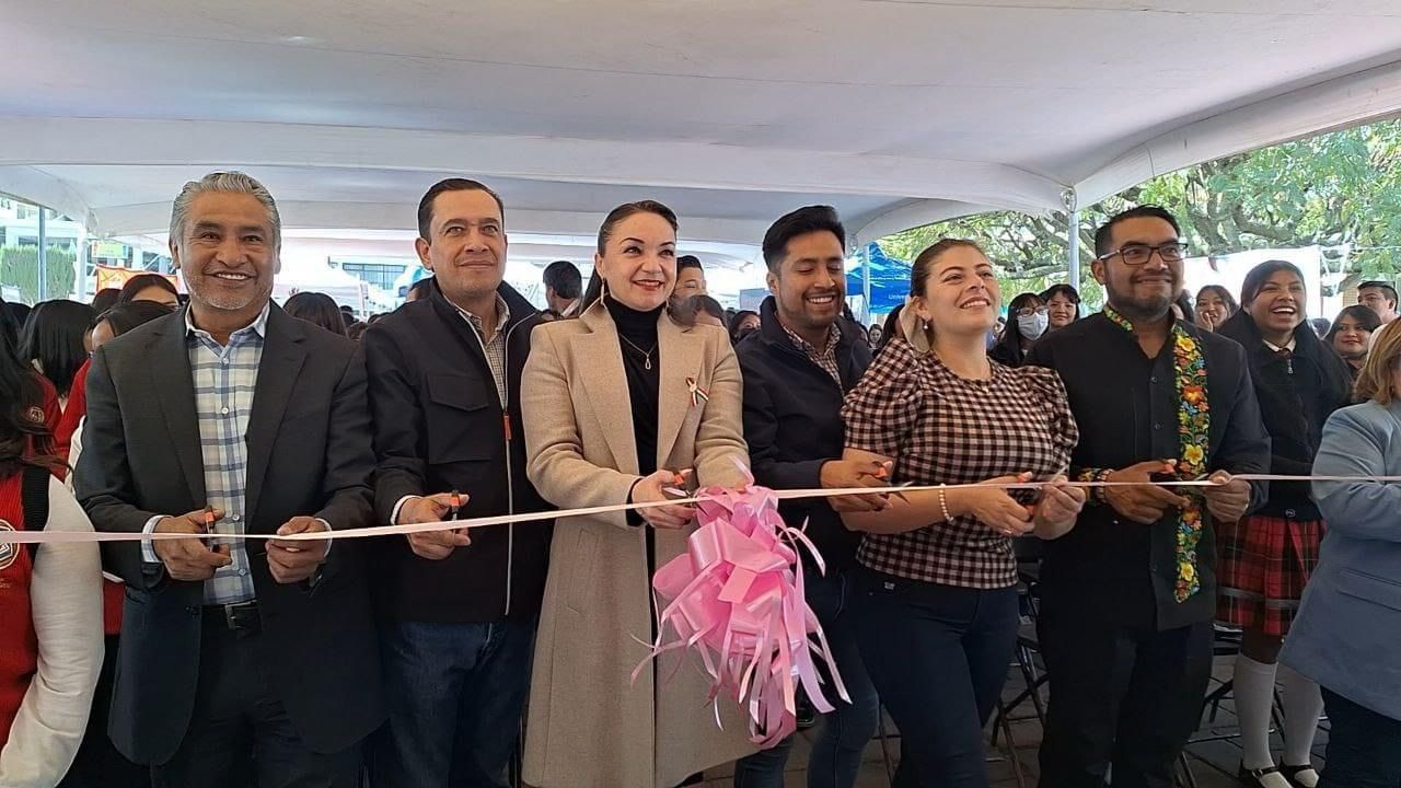 Alcaldesa de Amecameca Dra. Ivette Topete Inaugura la Expo-Profesiográfica 
