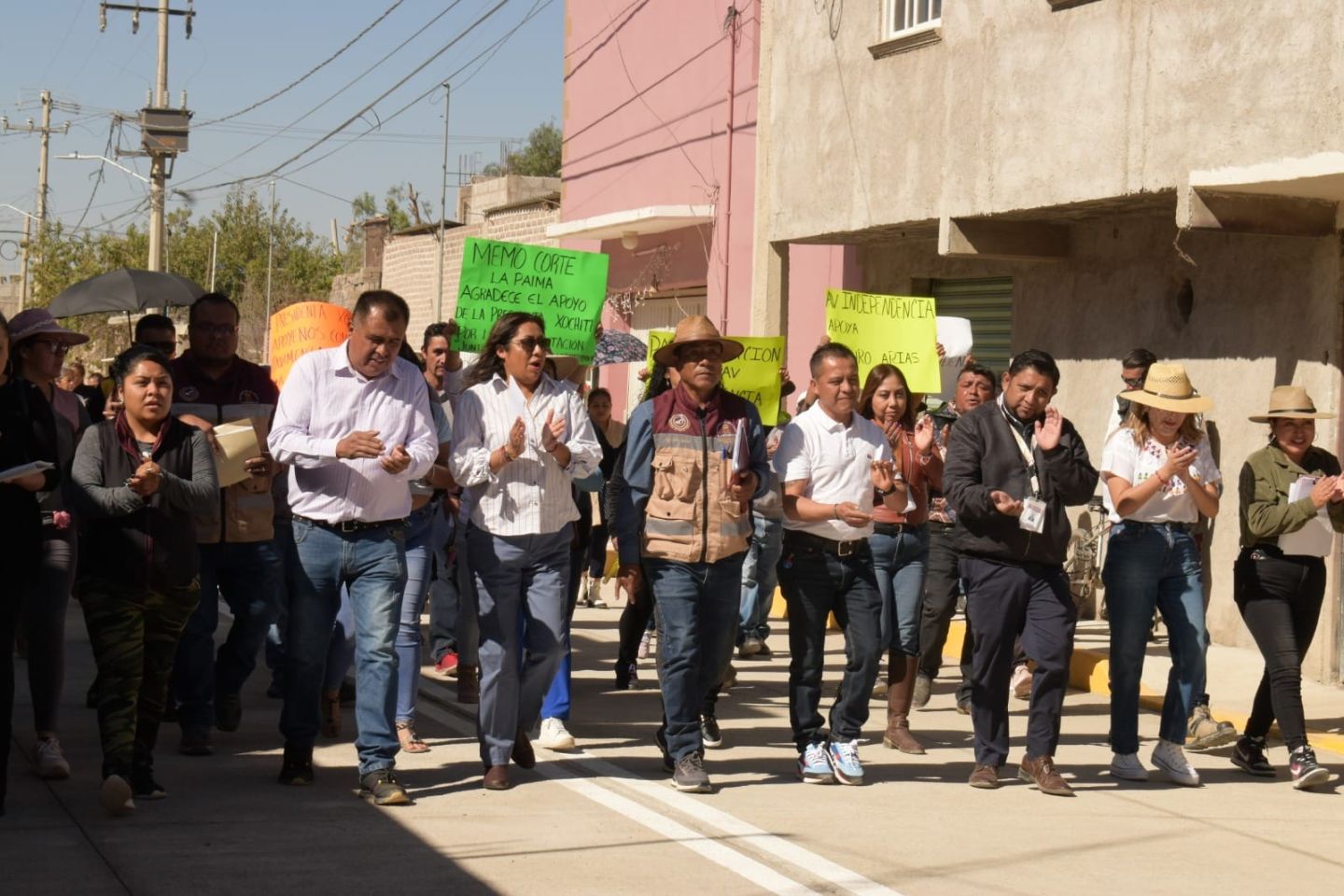 Al Entregar Calles Repavimentadas, la Presidenta de
Chimalhuacán Anuncia Inauguración de Clínica y Otras Obras
