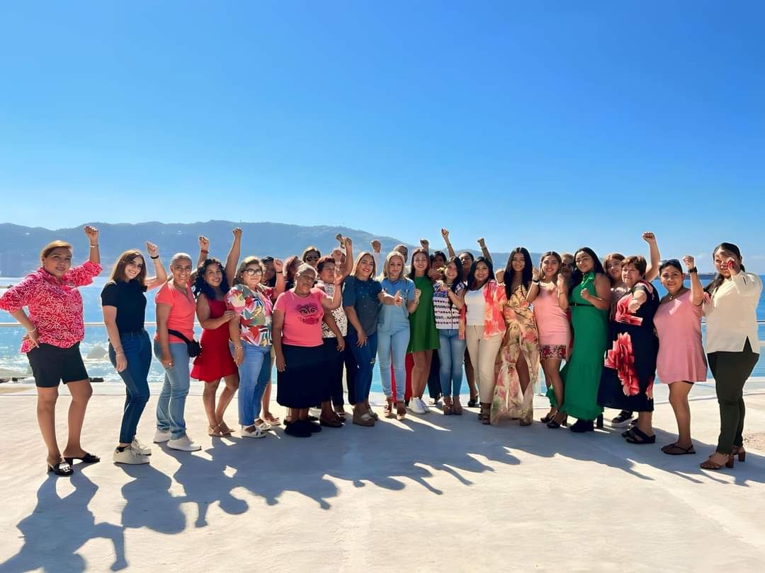Mujeres emprendedoras dan su apoyo a Yoloczin Domínguez en Acapulco 