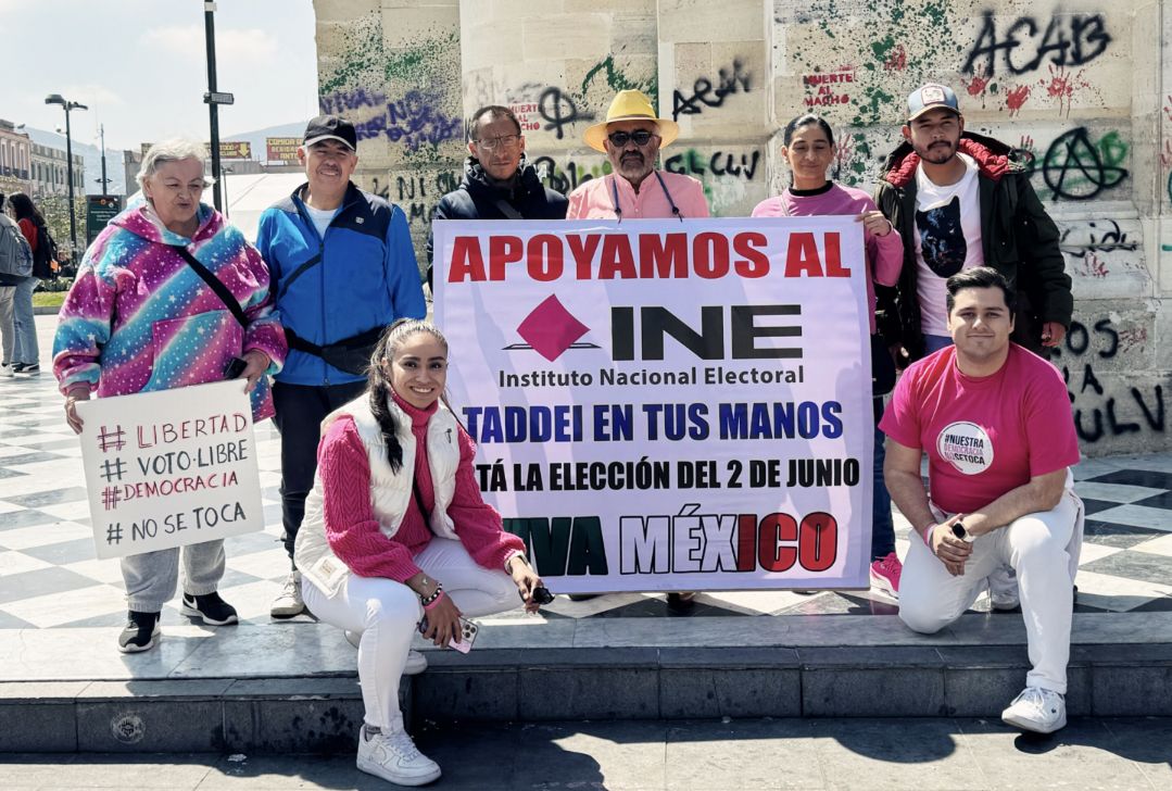 Pachuca se suma a la marcha por la democracia 