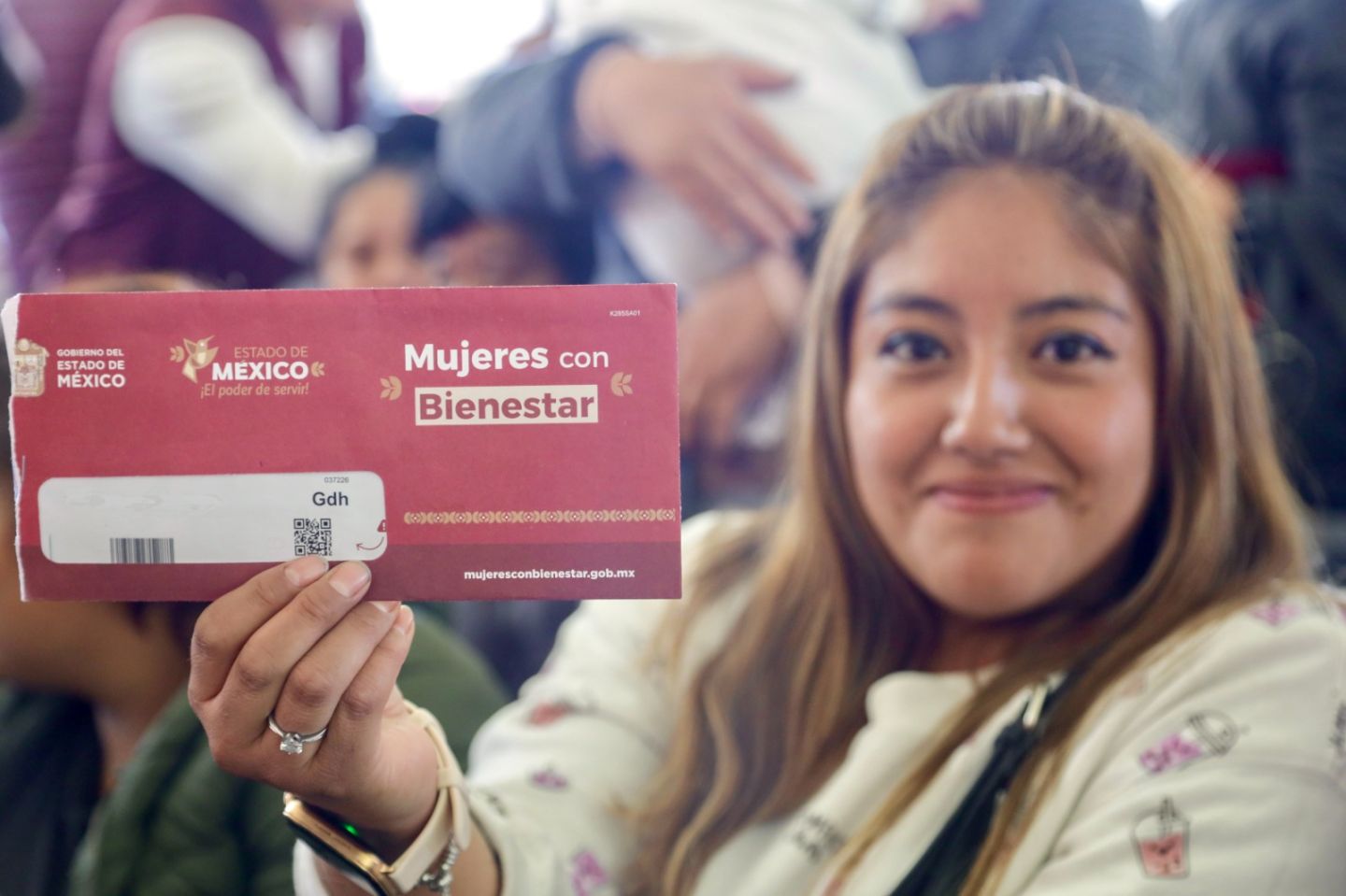 Entrega Delfina Gómez 9 mil tarjetas de ’mujeres con bienestar’ en Huixquilucan 