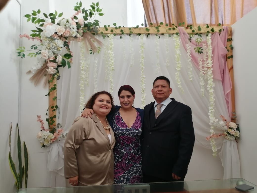 Se casan el regidor Rigoberto Bello y Claudia Estrada