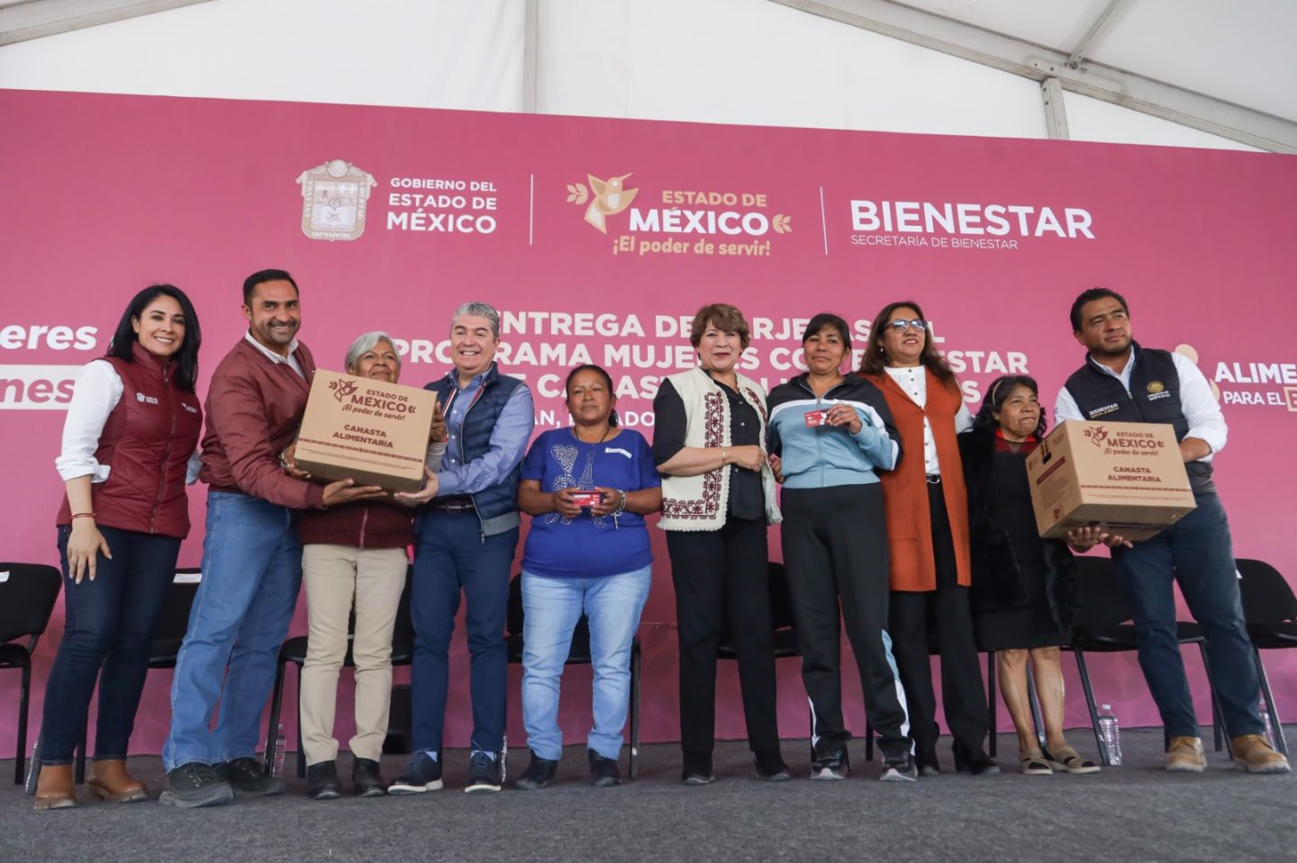 Gobernadora Delfina Gómez entrega 13 mil tarjetas de Mujeres con Bienestar en Chimalhuacán; ’Mi segundo corazón está aquí’