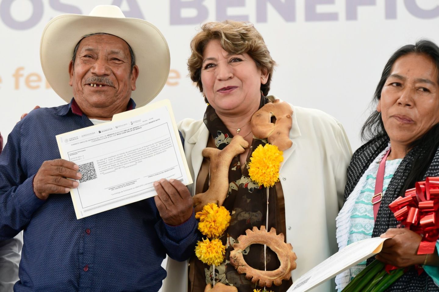 El Programa Fertilizantes para el Bienestar; atiende a más de 65 mil 800 campesinos de la entidad mexiquense