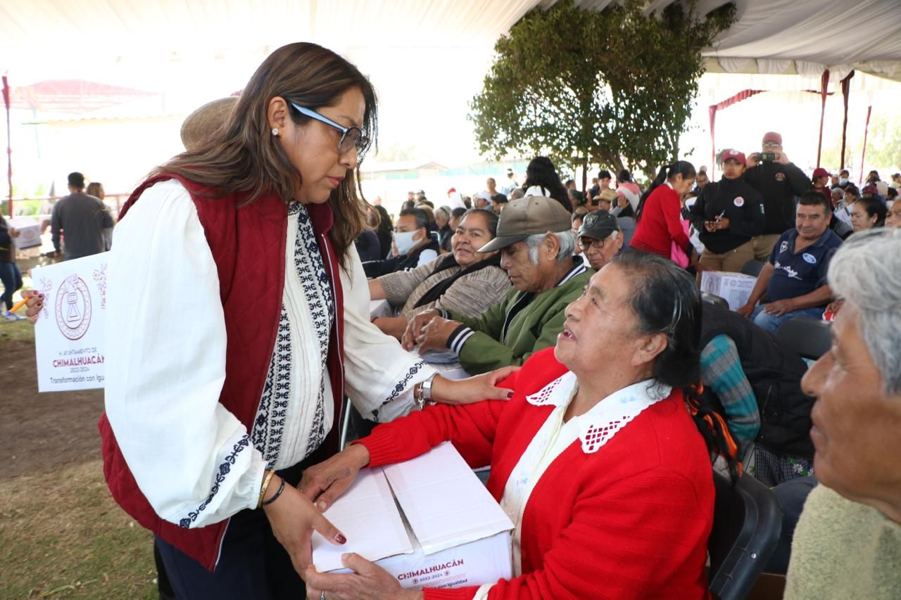 Vienen más obras, servicios y programas para Chimalhuacán en 2024: Xóchitl Flores 