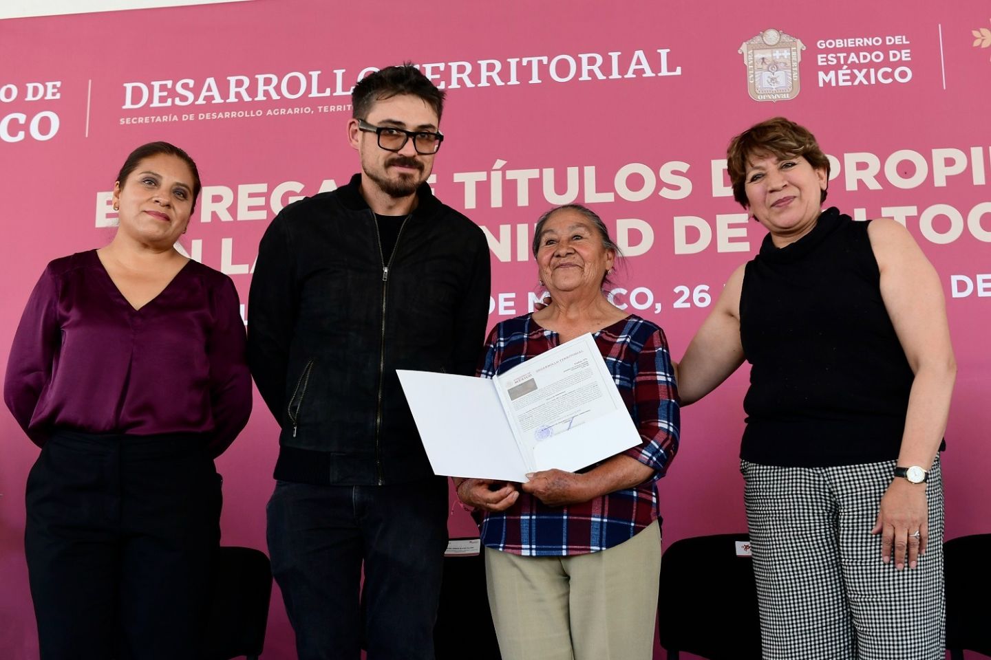 Gobernadora Delfina Gómez otorga seguridad jurídica a las familias mexiquenses, entrega 402 títulos de propiedad en Nextlalpan

