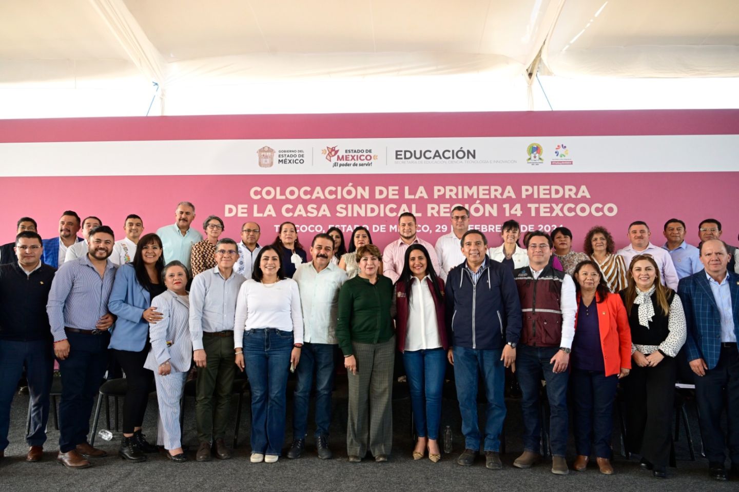Gobernadora Delfina Gómez coloca la primera piedra de la Casa Magisterial en Texcoco; anuncia la incorporación de nuevas pensiones al ISSEMYM