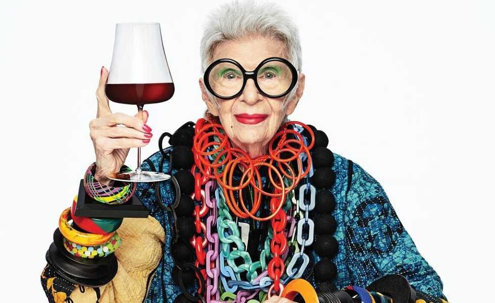 Muere Iris Apfel a los 102 años, la mítica diseñadora estadounidenses que conquistó al mundo