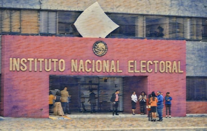 Suspendió INE una centena de funcionarios: estaban afiliados a partidos