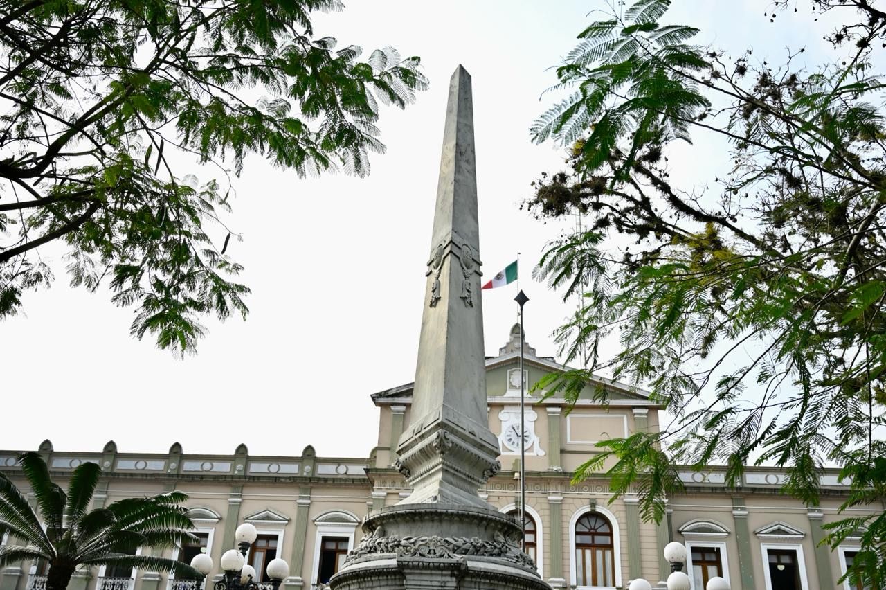 El obelisco en el parque 21 de mayo, loor al patriotismo de los cordobeses