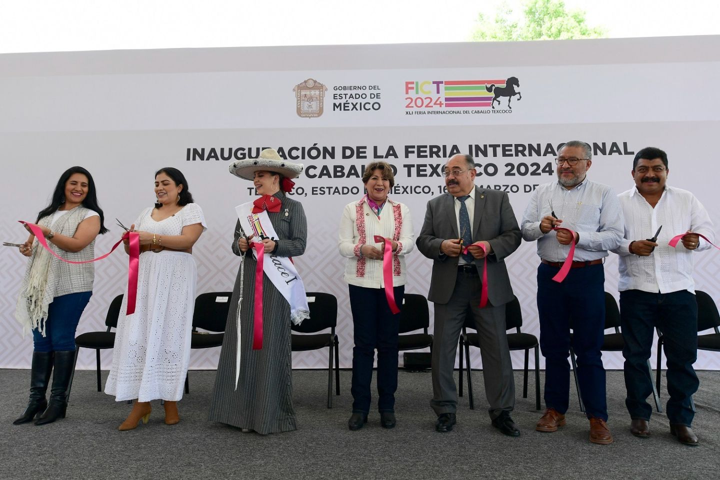Gobernadora del estado de México inaugura la feria internacional del caballo Texcoco